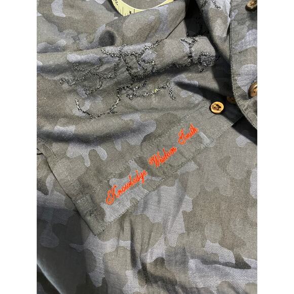 Robert Graham Blue Camo Floral Applique Button Up Shirt Men's size large - Picture 6 of 10